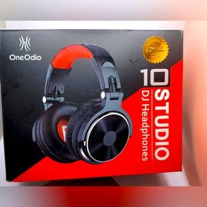 Studio DJ headphones